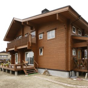 モデルプランの屋根勾配をアレンジして 2Fの居住空間を広げた