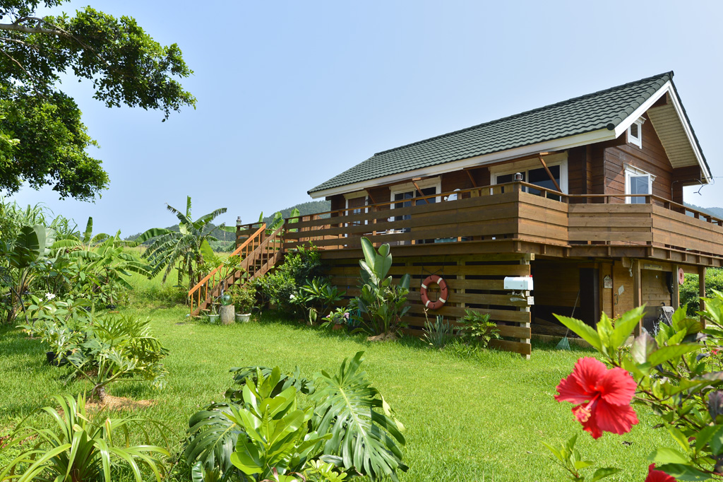 南の島に建つ国産杉の平屋ログハウスをご紹介します！