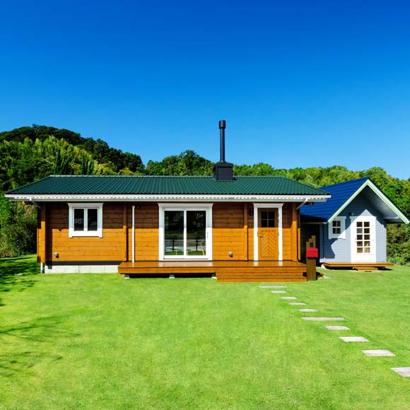 まさに憧れの田舎暮らし！庭を眺める平屋の家