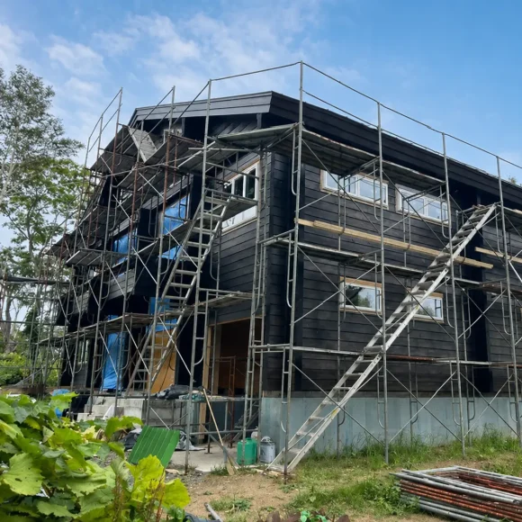 JAS認証材を使用した大型ログハウスを建設中です！